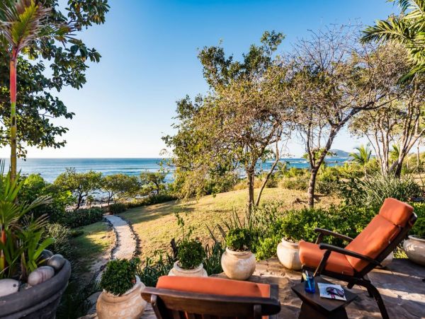Luxurious Oceanfront Vacation Villa in Costa Rica