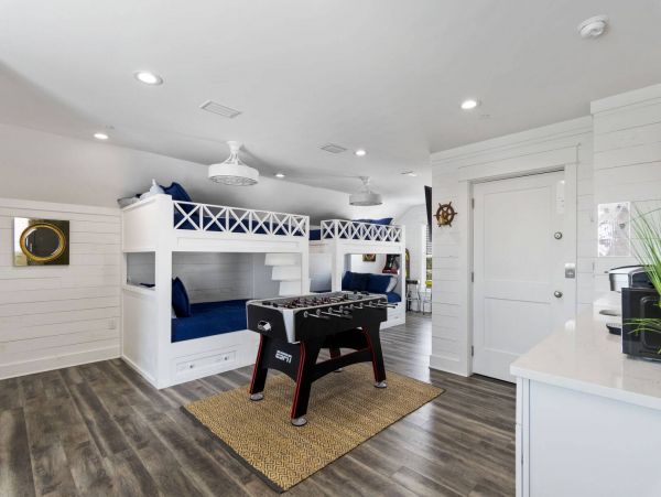 Destin Vacation Pool Home Eight Bedroom Walk to Beach