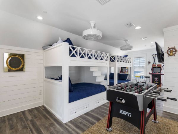 Destin Vacation Pool Home Eight Bedroom Walk to Beach