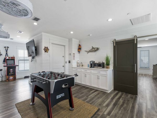 Destin Vacation Pool Home Eight Bedroom Walk to Beach