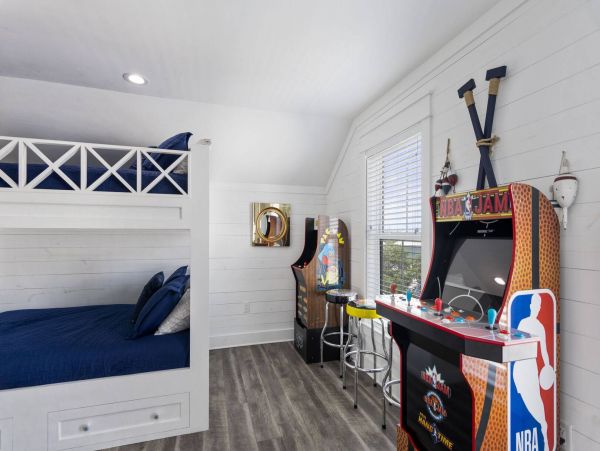Destin Vacation Pool Home Eight Bedroom Walk to Beach