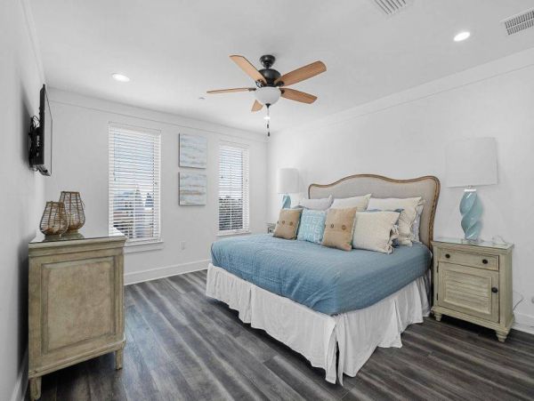 Destin Vacation Pool Home Eight Bedroom Walk to Beach