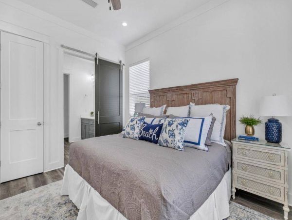 Destin Vacation Pool Home Eight Bedroom Walk to Beach
