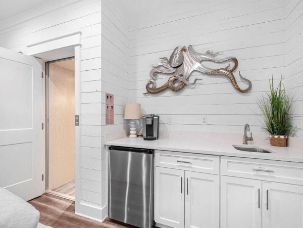 Destin Vacation Pool Home Eight Bedroom Walk to Beach