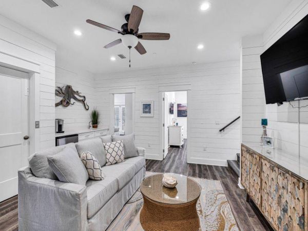 Destin Vacation Pool Home Eight Bedroom Walk to Beach