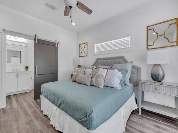 Destin Vacation Pool Home Eight Bedroom Walk to Beach