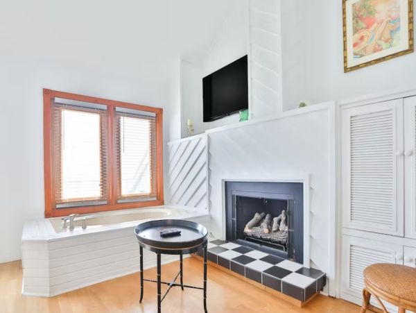 Spacious Waterfront Townhomes with 8 Bedrooms Plus Loft