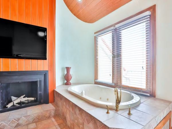 Spacious Waterfront Townhomes with 8 Bedrooms Plus Loft
