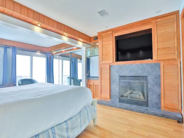 Spacious Waterfront Townhomes with 8 Bedrooms Plus Loft