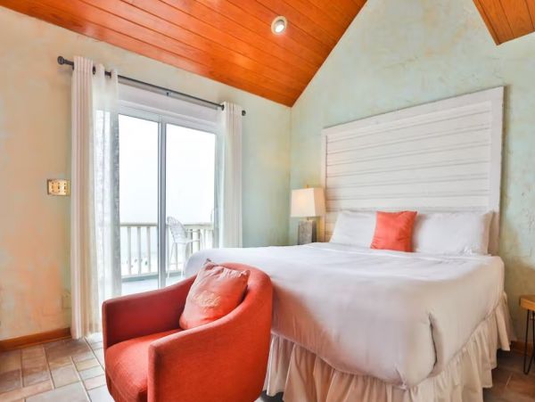 Spacious Waterfront Townhomes with 8 Bedrooms Plus Loft
