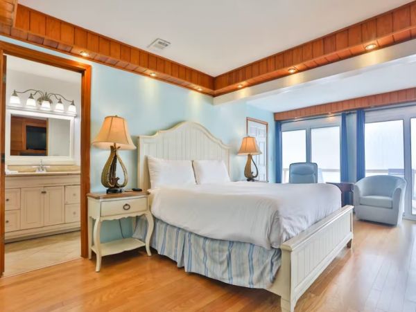 Spacious Waterfront Townhomes with 8 Bedrooms Plus Loft