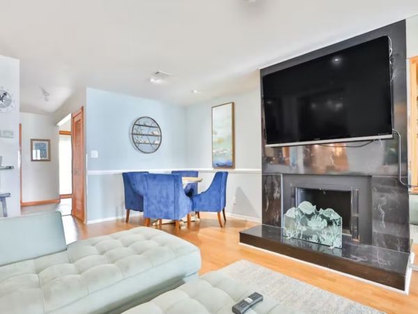 Spacious Waterfront Townhomes with 8 Bedrooms Plus Loft