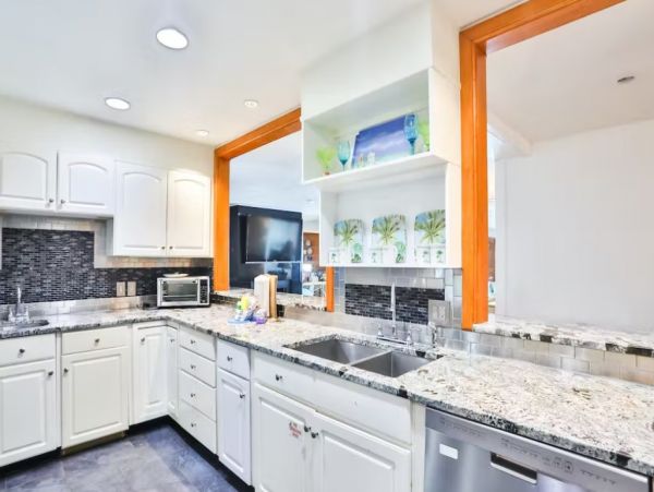 Spacious Waterfront Townhomes with 8 Bedrooms Plus Loft