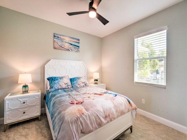 Modern Venice 4 Bedroom Coastal Sleeps 10