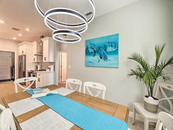 Modern Venice 4 Bedroom Coastal Sleeps 10