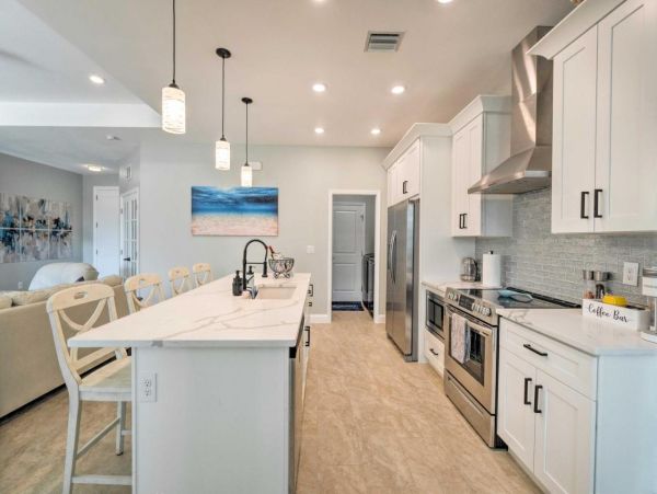 Modern Venice 4 Bedroom Coastal Sleeps 10