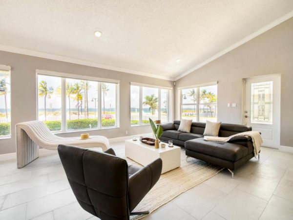 Right Across The Street from the Beach Fort Lauderdale Lovely