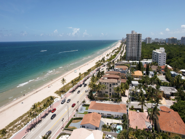 Right Across The Street from the Beach Fort Lauderdale Lovely