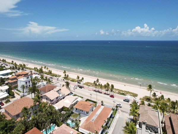 Right Across The Street from the Beach Fort Lauderdale Lovely