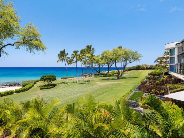 New Luxury Beach Condo on Big Island
