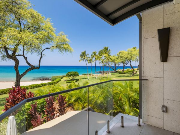 New Luxury Beach Condo on Big Island
