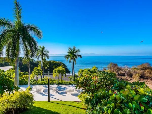 Luxurious Beachfront Vacation Condo in Punta Mita with Amazing Views