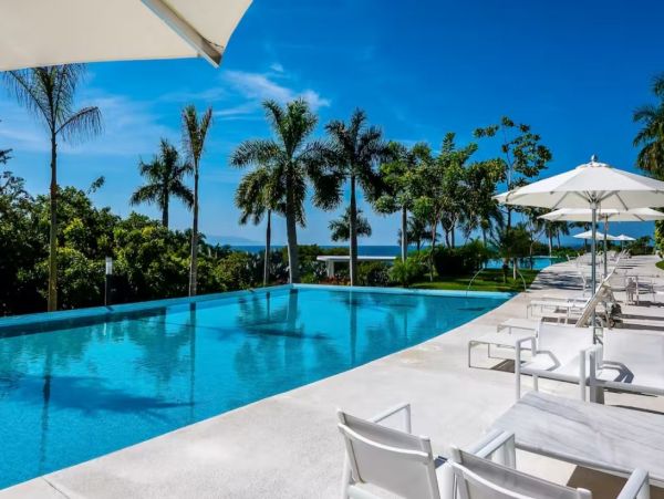 Luxurious Beachfront Vacation Condo in Punta Mita with Amazing Views