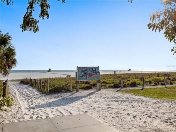 Lovely Sarasota Vacation Coastal with 2 Bedrooms