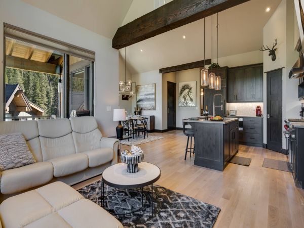 Luxury Vacation Home with Private Hot Tub in Breckenridge with Great Views