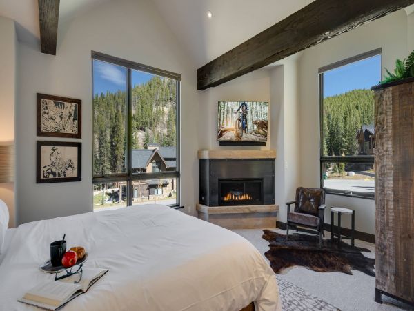 Luxury Vacation Home with Private Hot Tub in Breckenridge with Great Views
