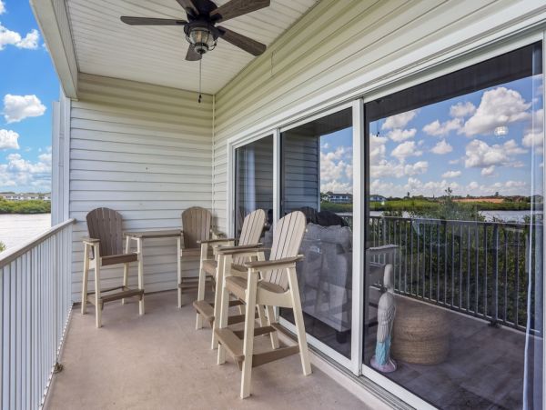 Indian Shores Lively 2 Bedroom Condo with Balcony