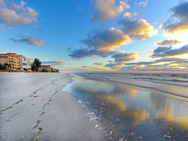 Indian Shores Lively 2 Bedroom Condo with Balcony