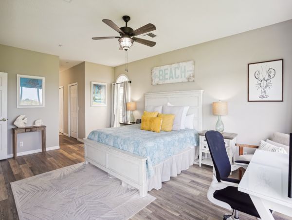 Indian Shores Lively 2 Bedroom Condo with Balcony
