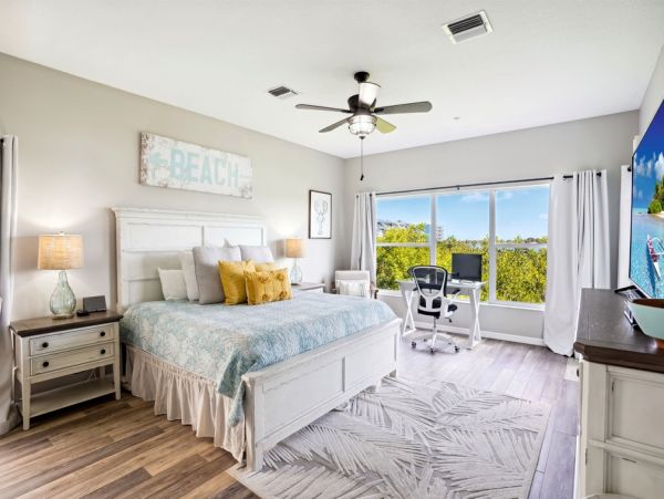 Indian Shores Lively 2 Bedroom Condo with Balcony