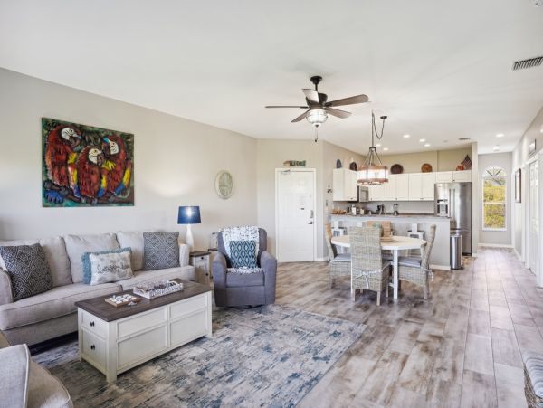 Indian Shores Lively 2 Bedroom Condo with Balcony
