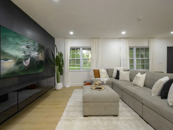Gorgeous Six Bedroom Vacation Home in Tampa Sleeps 20