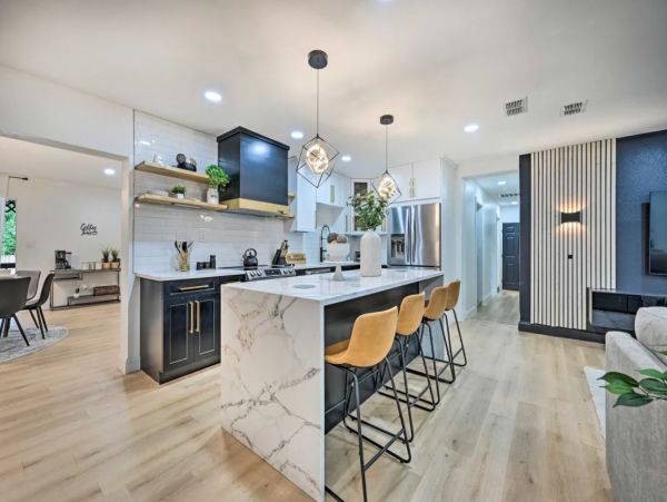 Gorgeous Six Bedroom Vacation Home in Tampa Sleeps 20