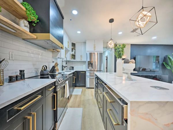 Gorgeous Six Bedroom Vacation Home in Tampa Sleeps 20