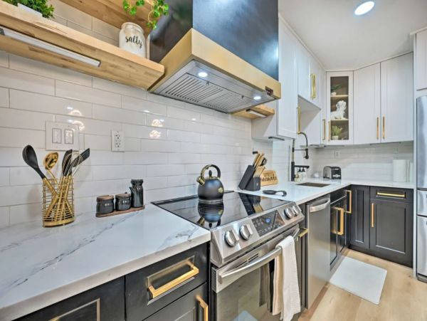 Gorgeous Six Bedroom Vacation Home in Tampa Sleeps 20