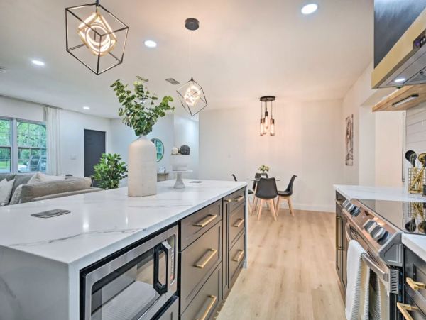 Gorgeous Six Bedroom Vacation Home in Tampa Sleeps 20