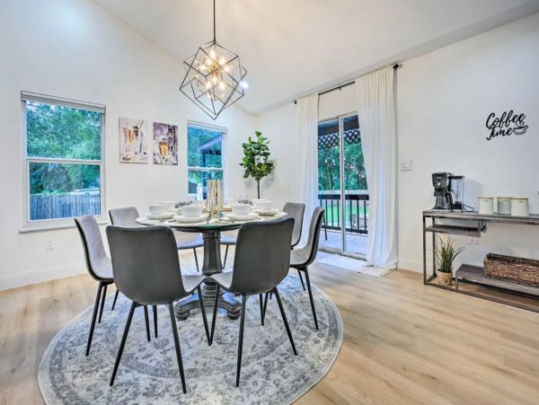 Gorgeous Six Bedroom Vacation Home in Tampa Sleeps 20