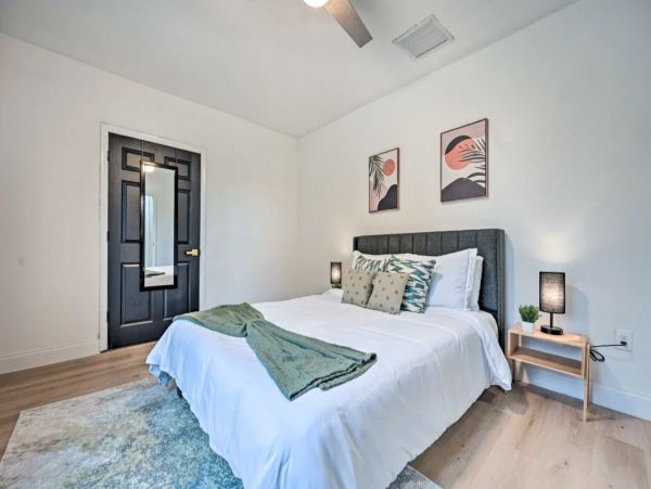 Gorgeous Six Bedroom Vacation Home in Tampa Sleeps 20