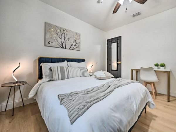 Gorgeous Six Bedroom Vacation Home in Tampa Sleeps 20