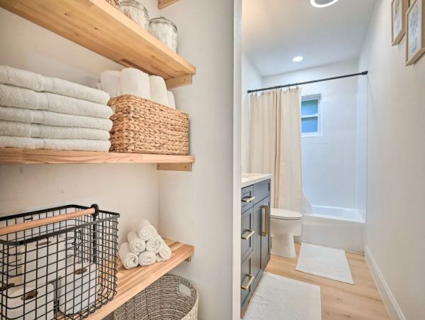 Gorgeous Six Bedroom Vacation Home in Tampa Sleeps 20