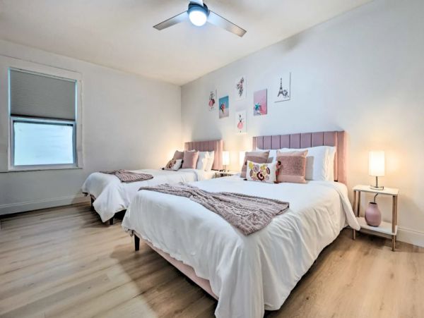 Gorgeous Six Bedroom Vacation Home in Tampa Sleeps 20