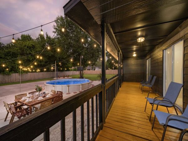 Gorgeous Six Bedroom Vacation Home in Tampa Sleeps 20