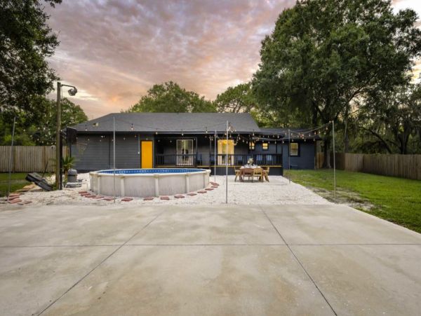 Gorgeous Six Bedroom Vacation Home in Tampa Sleeps 20