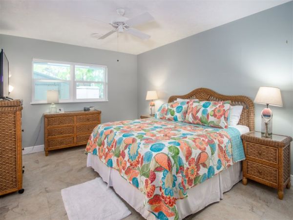 Canal Front Vacation Home with Caged Pool & Boat Dock in Marathon