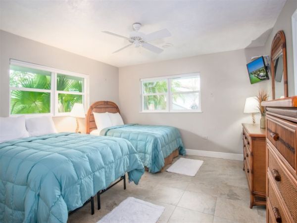 Canal Front Vacation Home with Caged Pool & Boat Dock in Marathon