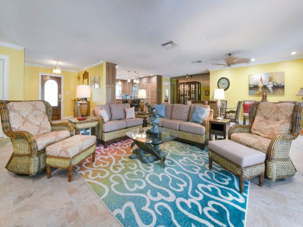 Canal Front Vacation Home with Caged Pool & Boat Dock in Marathon
